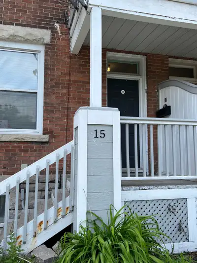 Room for rent in the safest neighborhood of Ottawa Downtown West. A bathroom and a kitchen are share...