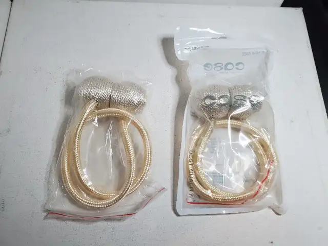 Anskp Magnetic Pearl Ball Curtain Tieback beige 2 pcs brand new in Arts & Collectibles in West Island - Image 2