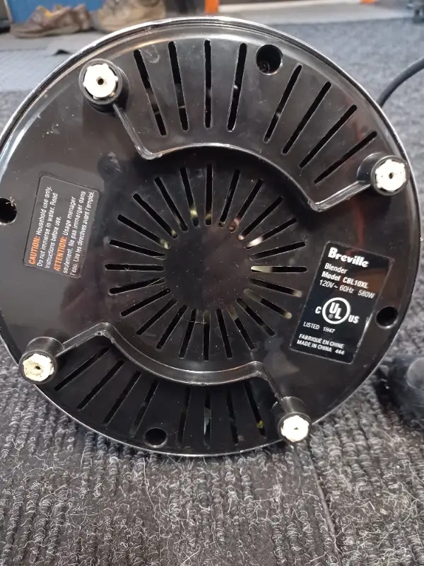 Breville Blender CBL10XL bottom - glass top missing in Processors, Blenders & Juicers in Hamilton - Image 6