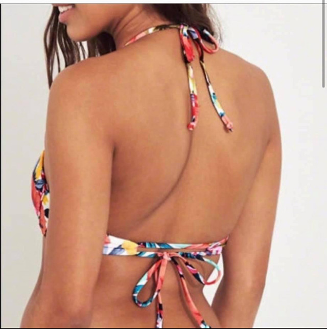 Hollister Push-up plunging bikini top extra cheeky bottom in Women's - Other in Calgary - Image 2