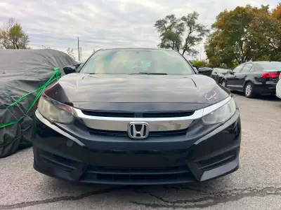Honda Civic 2016 Feins arrière à changer Elle sur des pneus d hiver j ai pas les pneu d été Tres pro...