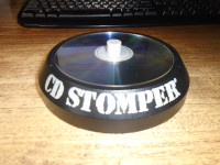 CD Stomper label applicator