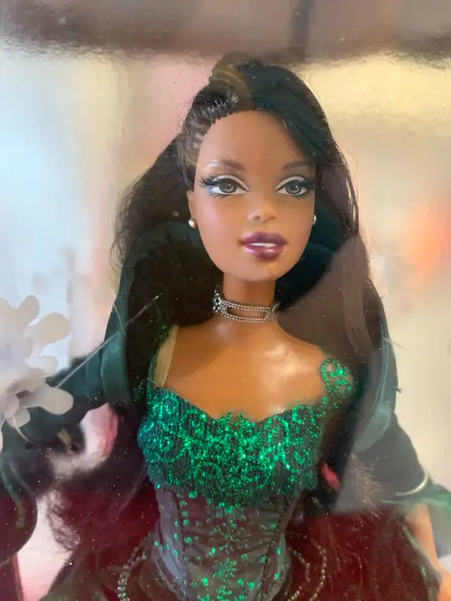Vintage Mattel Holiday African American barbie 2004 in Toys & Games in Oshawa / Durham Region - Image 10