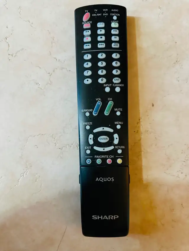 37" Sharp Aquos TV in TVs in Ottawa - Image 4