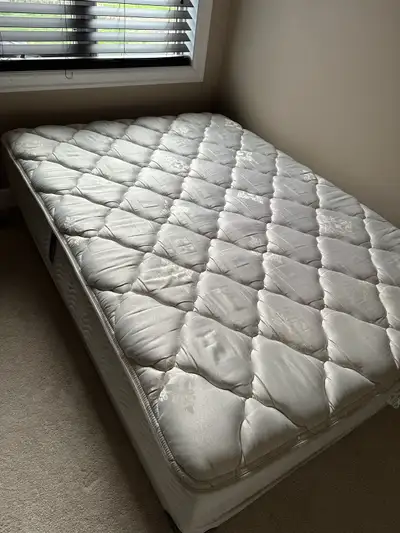 This is a Beautyrest queen-sized mattress that offers comfortable support for a good night's sleep....