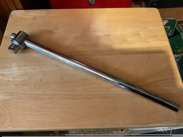 like new NAPA ultrapro 3/4” breaker bar in Hand Tools in Muskoka - Image 4