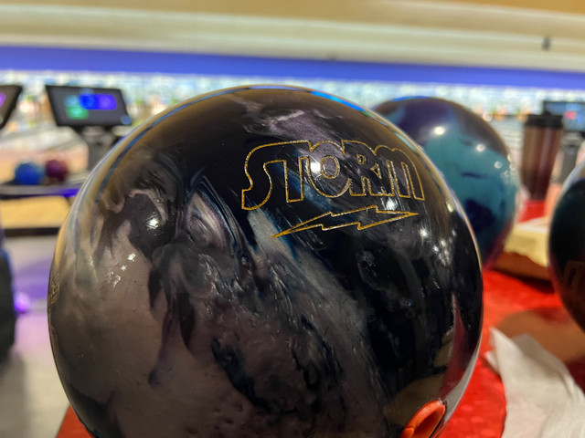 Storm Timeless Bowling Ball (13lbs) in Other in City of Toronto - Image 2