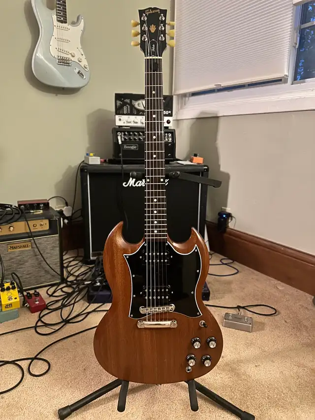 Gibson sg  in Guitars in London - Image 3