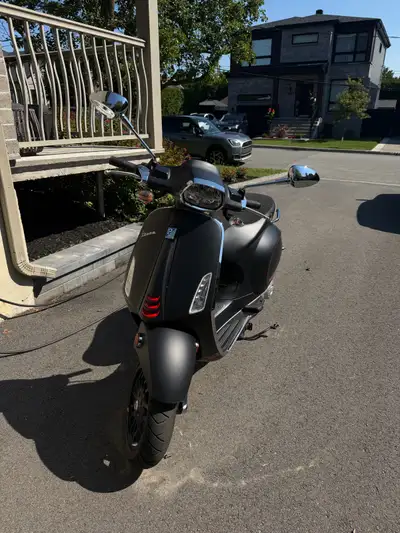 This sleek, matte black 2022 Vespa Sprint 50s is in excellent, nearly new condition with only 241 ki...