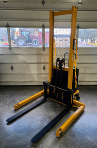 Blue Giant XPS22-63 Pallet Mover and Stacker-Forklift
