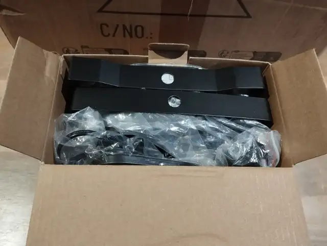 Brand new unbranded RGB led par stage lights w/ wireless remote in Other in Mississauga / Peel Region - Image 6