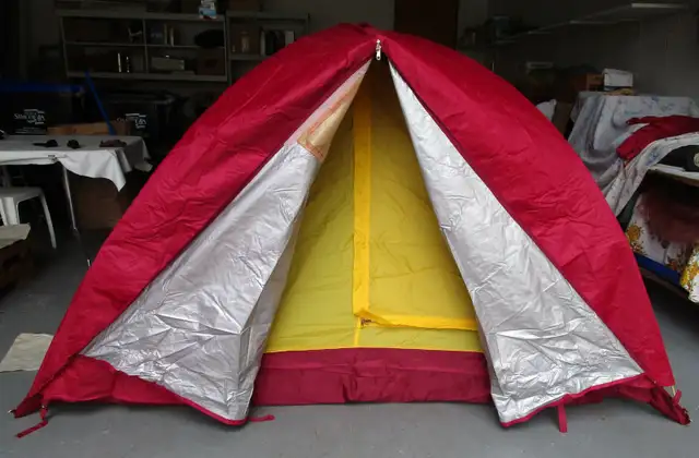 Camping tent, 3-season in Fishing, Camping & Outdoors in Markham / York Region - Image 2