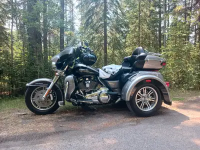 Must see well cared for Tri Glide. Stage 2, 100hp SS, with thousands of extras, front bars, Exhaust,...
