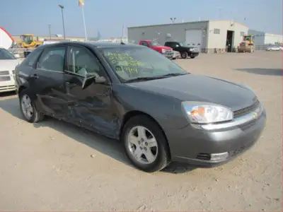 2005 Malibu Max for parts Hit hard on the passenger side 80668 Kilometers Tires and rims are sold