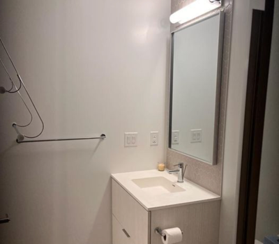 Bright 1 bedroom plus den Condo in Prime Mississauga location across the street from Erin Mills Town...