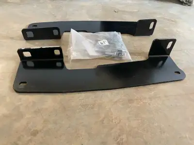 Brand new still in box, got sent the wrong brackets and couldn’t return. Brackets are for F-150.