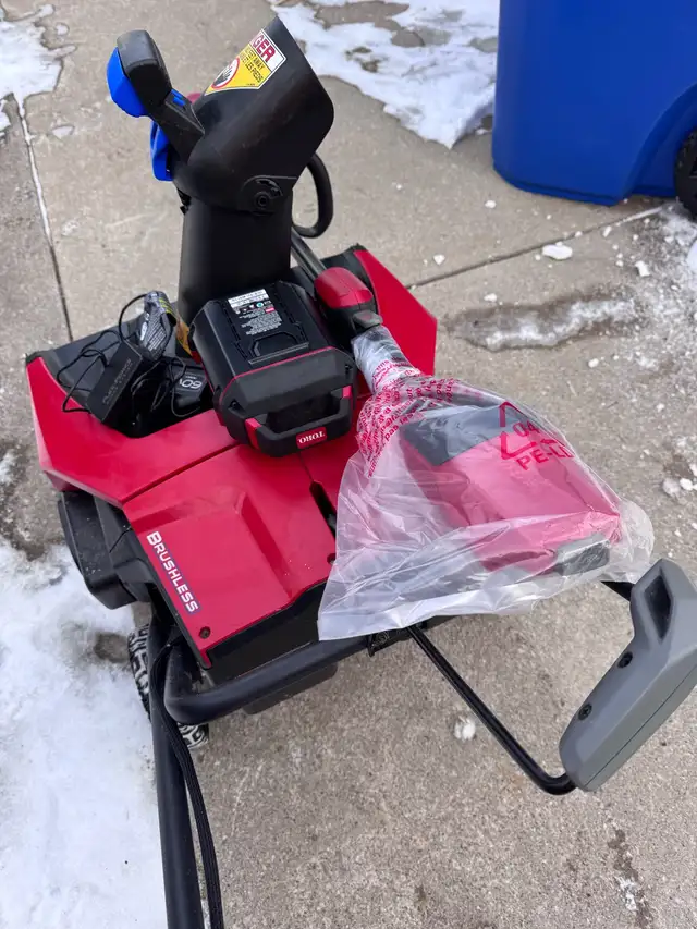 Toro 60V brushless SnowBlower and Toro Weed  Trimmer in Snowblowers in Windsor Region - Image 6