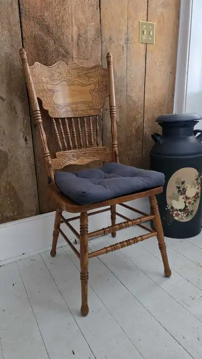 6 Oak dining room chairs with cushions, View more