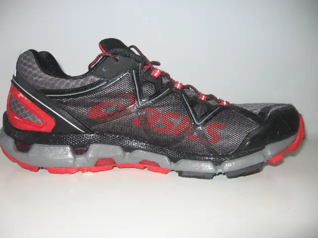 Chaussure de sport ASICS 9 pour homme in Lacrosse in Saint-Jean-sur-Richelieu - Image 4