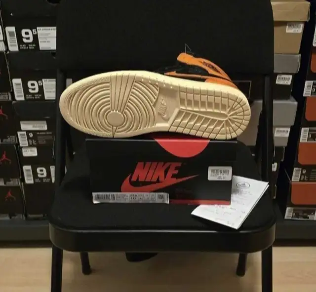 Air Jordan 1 Shattered Backboard 3.0 size 10 in Men's Shoes in City of Toronto - Image 6