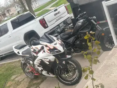 2022 Honda rebel 500 bike is mint condition upgraded chain and seat still have original seat looking...