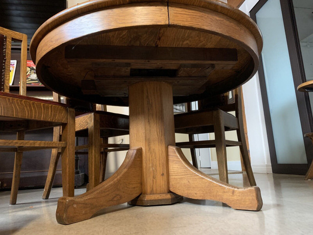 Solid oak pedestal table in Dining Tables & Sets in Truro - Image 3