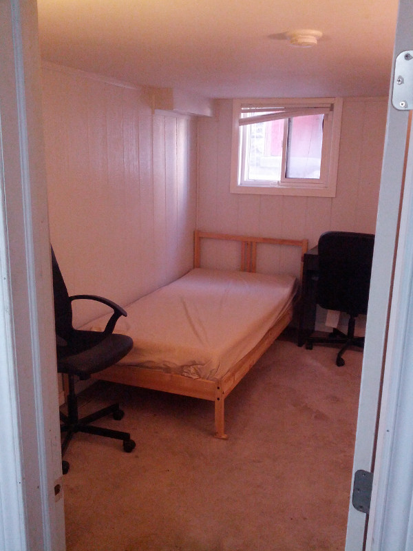 student rental in Room Rentals & Roommates in Windsor Region - Image 4