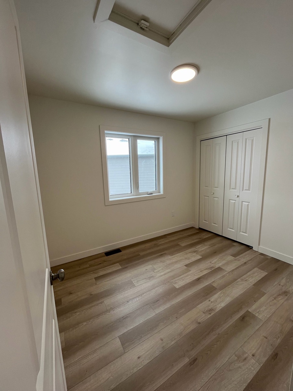 NEW beautiful 4 Bdr + 2 Bath House for RENT in Kleefeld Manitoba 5