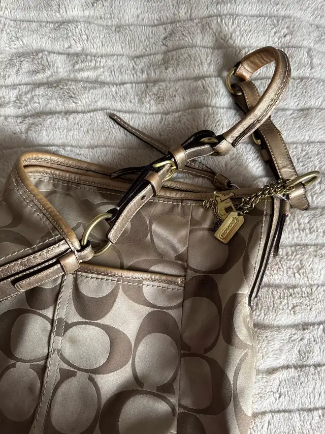 COACH vintage signature hobo shoulder bag in Women's - Bags & Wallets in Barrie - Image 5