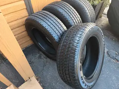 Good year wrangler SR-A P275/60r20 60% tread 39000 km on the tires home Monday to Thursday. Work wee...