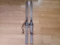 Old Dovre Vintage skis
