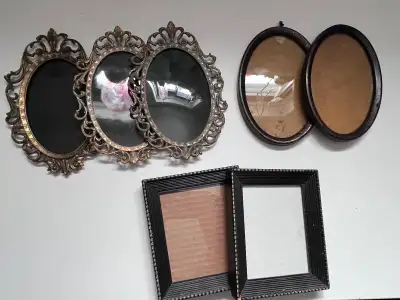 Lot of small vintage frames, View more