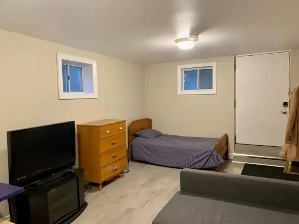 Room for Rent,Males Only,$850,Chinatown,Dundas Spadina, Feb. 1st