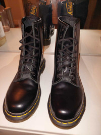Size 8 ladies Doc Martin boots