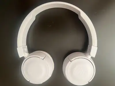 JBL 460BT Wireless Bluetooth On-Ear Headphones white Extra Bass, View more