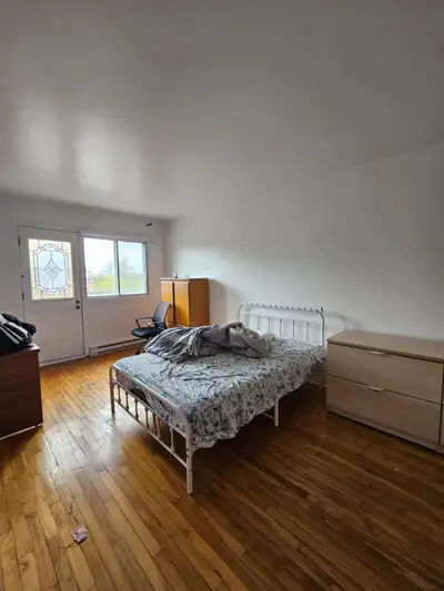 5 1/2 apartment for rent near Saint Michel Metro station 7117 12e Avenue Montréal, QC H2A 2Y1 4 clos...