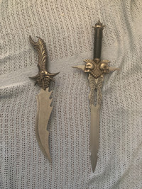 Collectable daggers/swords