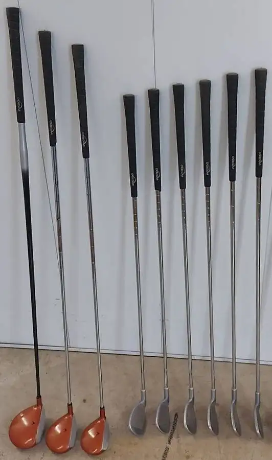 9 CADIE GEAR SUPER SOLE GOLF CLUBS (RIGHT HANDED) in Golf in London - Image 2