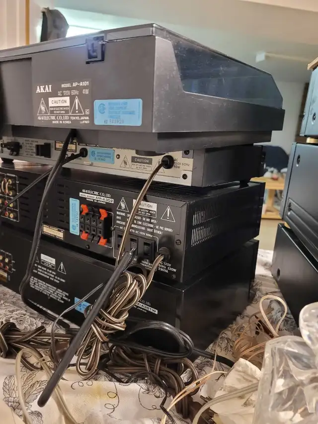 AKAI STEREO. FISCHER STEREO. RECEIVER. TURNTABLE. CASSETTE DECK. in Stereo Systems & Home Theatre in City of Toronto - Image 9