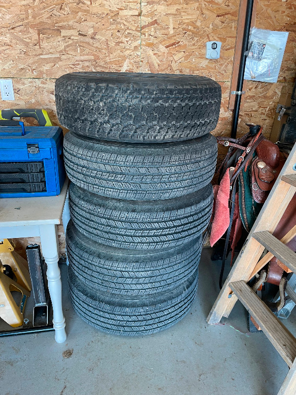 5 Rims and Tires- off jeep in Tires & Rims in Lethbridge - Image 2