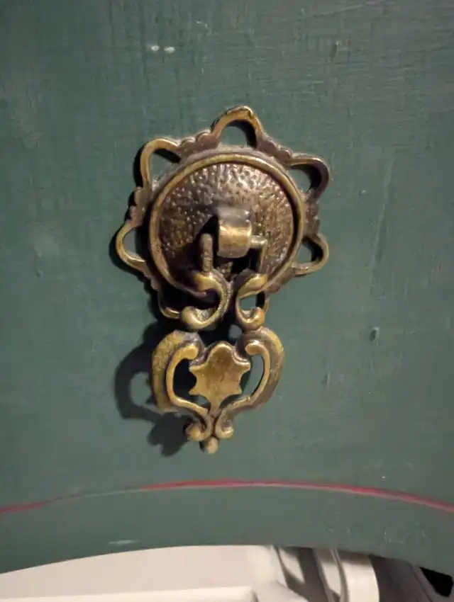 Antique hutch in Hutches & Display Cabinets in St. Catharines - Image 3