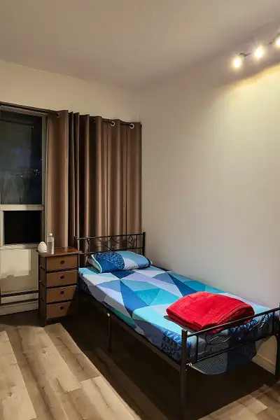 TEMPORARY accomodation available (July to August) in Toronto