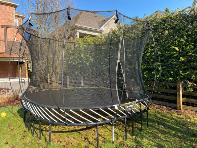 Trampoline (Springfree) in Other in Kawartha Lakes - Image 2