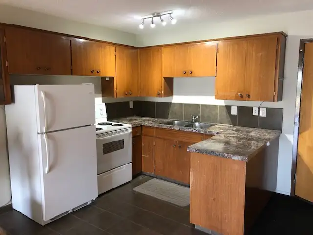 RENOVATED TWO BEDROOM APARTMENT CLOSE TO SCHOOLS AND MALLS