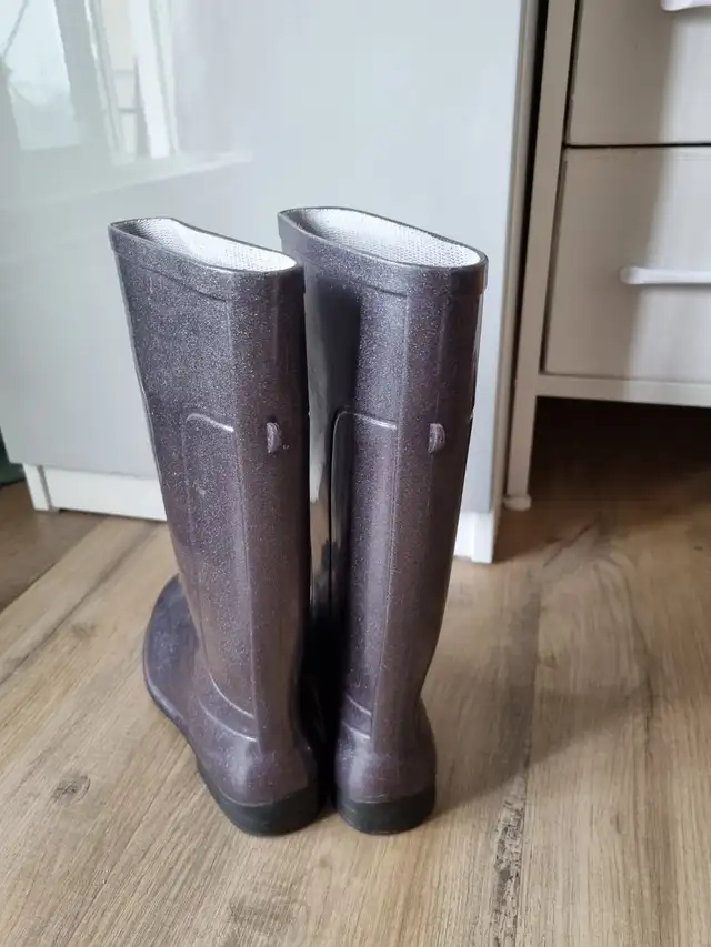 Rubber Rain Boots in Women's - Shoes in Calgary - Image 3