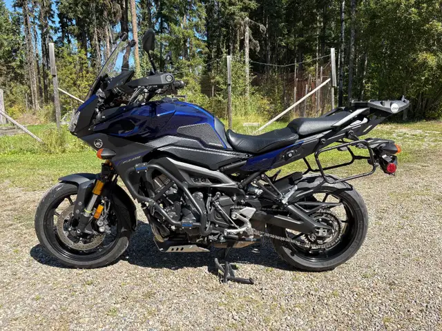 2017 Yamaha FJ09 in Street, Cruisers & Choppers in Prince George - Image 2