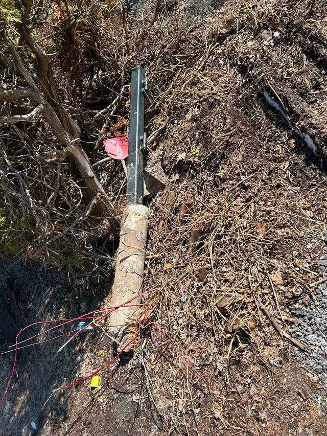 Free Metal Posts in Free Stuff in Barrie - Image 3