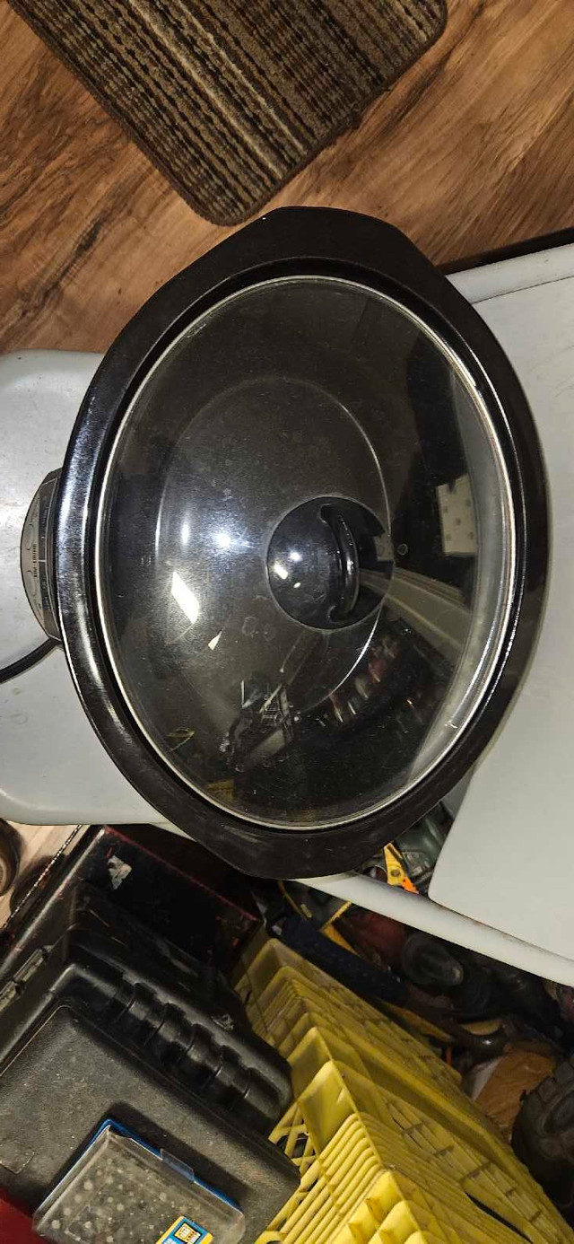 Rival Crock Pot in Microwaves & Cookers in Edmonton - Image 2