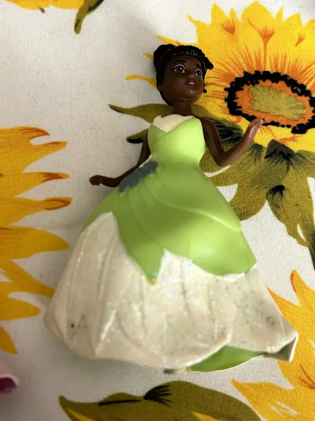 6 Disney Princesses Lot with Rubber Dresses in Toys in Oshawa / Durham Region - Image 6