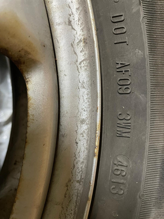 4 Pneus 215/70R 16 sur mags dans Pneus et jantes  à Ville de Montréal - Image 3